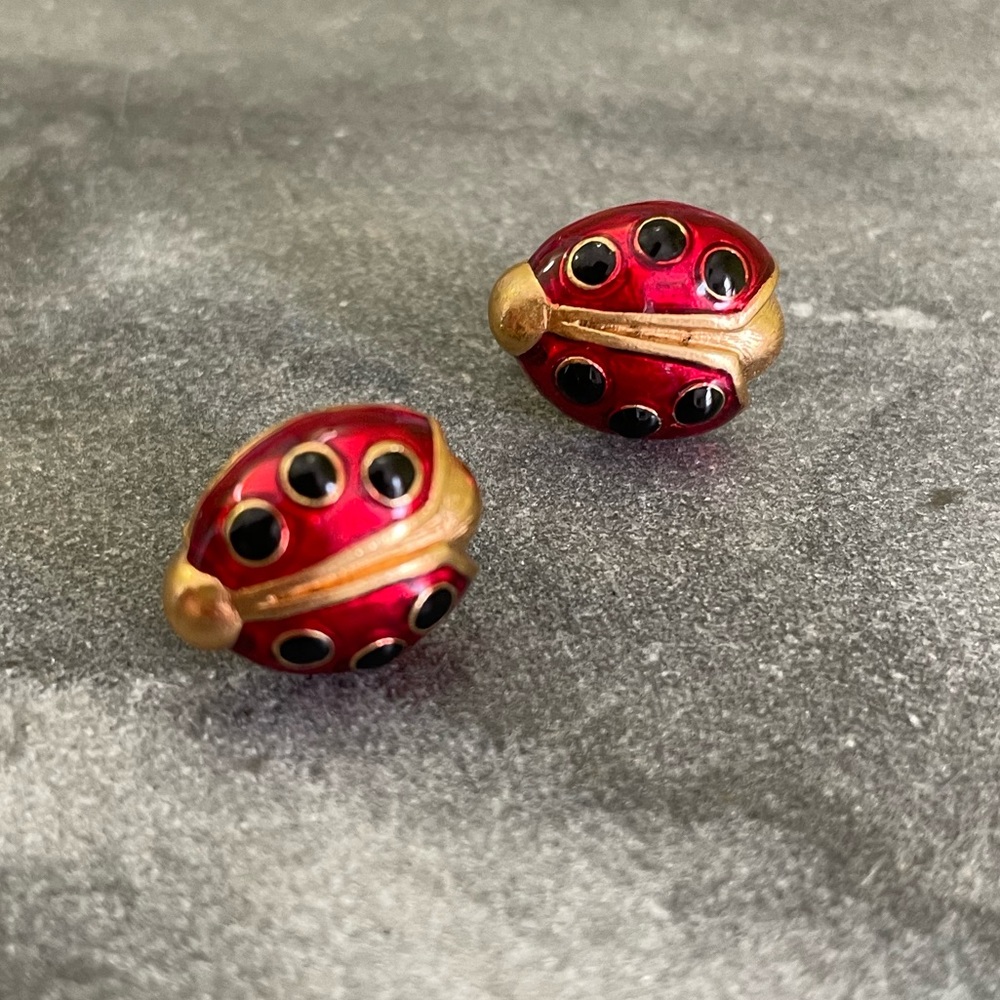 Vintage Avon Red Gold Ladybug Earrings - Picture 3 of 11